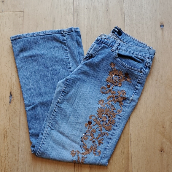 Daisy Fuentes Floral Jewel Denim Petite Jeans - Picture 5 of 9